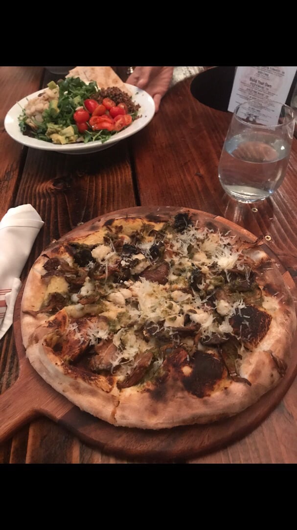 photo of Real Food Daily Mushroom Pizza shared by @cacudaback on  31 Aug 2018 - review