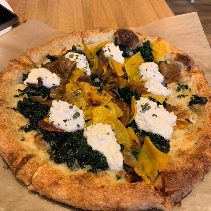 photo of True Food Kitchen Butternut Squash Pizza shared by @traesi2109 on  20 Mar 2022 - review