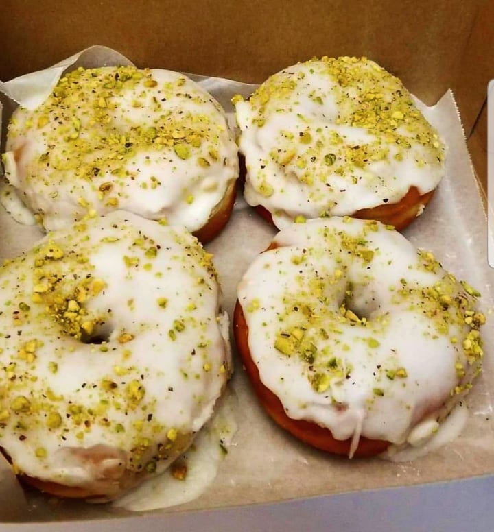 review photo of bloomer's on Queen Rose Water Pistachio Donut shared by @iolantherhoda on 27 Mar 2020 - review