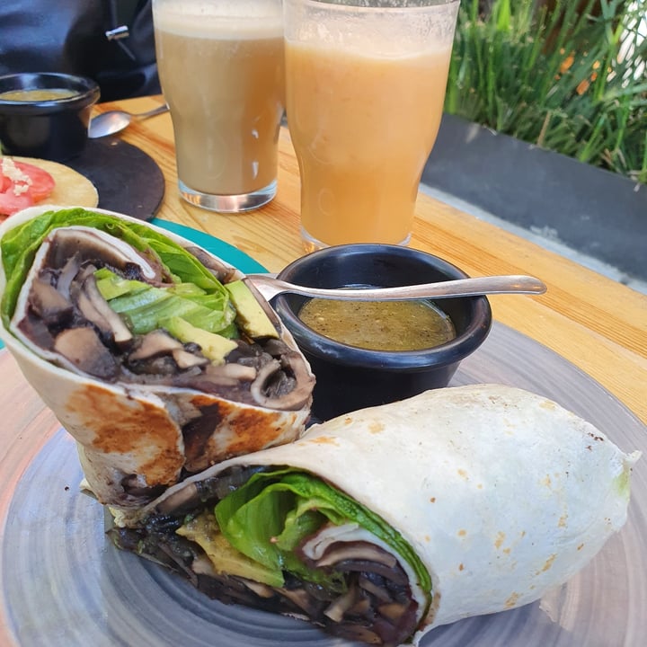photo of Aura Vegana Burrito de la Tierra shared by @itzelpixel on  25 Mar 2021 - review
