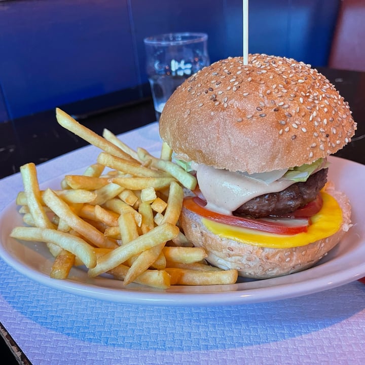 photo of Heaven Door Rock Pub Burger Vegan beyond meat shared by @nikomajiko on  10 Aug 2022 - review