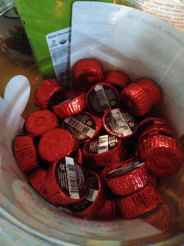 photo of Sjaak’s Organic Chocolates Melk Chocolate Peppermint Cream Patties shared by @lmop on  26 Nov 2019 - review