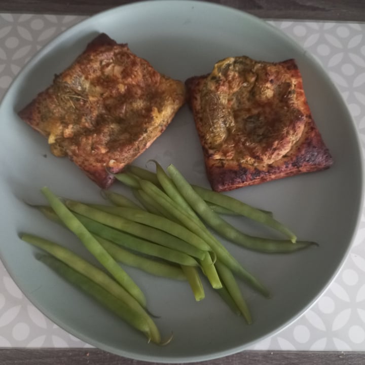 photo of Deluxe 2 Curried Cauliflower & Kale Tartlets shared by @trailrunningman on  31 Mar 2022 - review