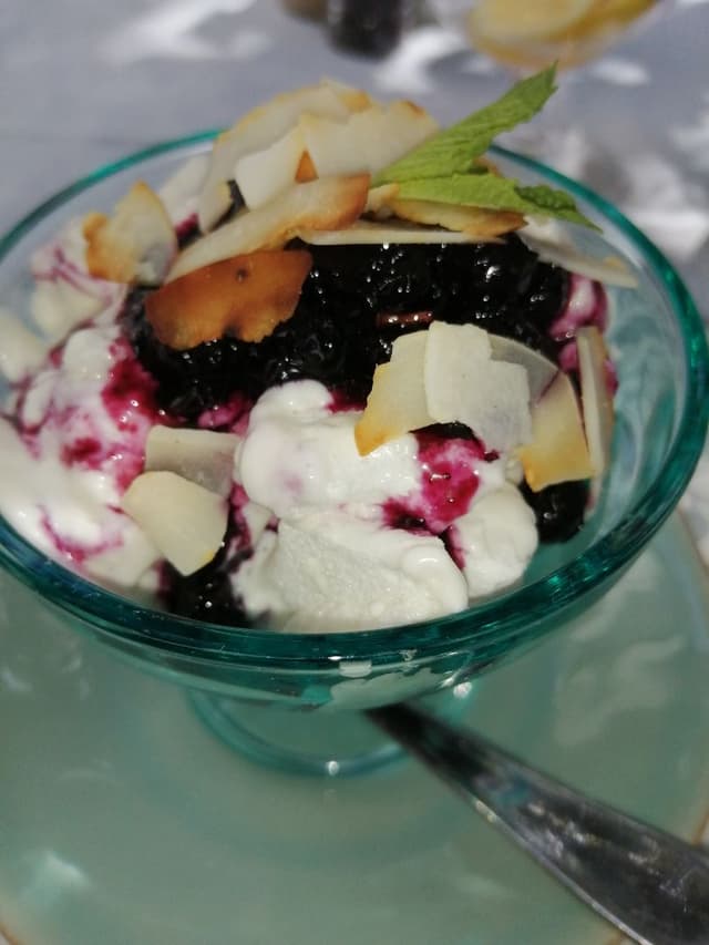 Photo of the dish “Eton Mess (vegan)”