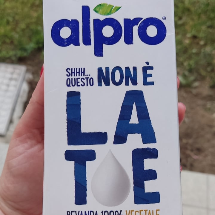photo of Alpro This is Not Milk Classic Questo Non è Late Classico shared by @fraguidetti on  22 Jun 2022 - review
