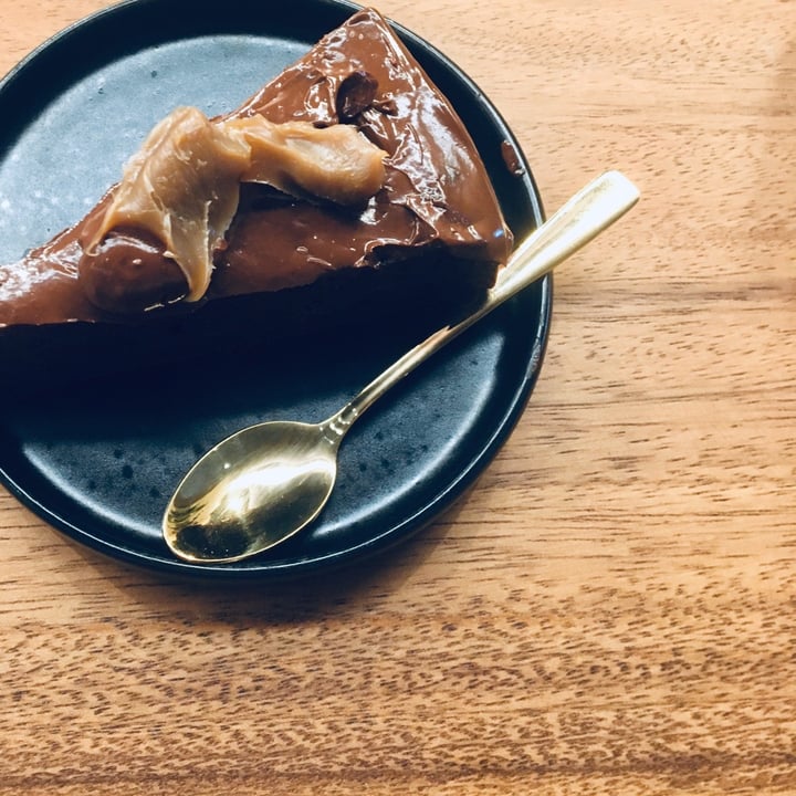 review photo of Genius Central Singapore Vegan chocolate mud cake shared by @herbimetal on 29 Feb 2020 - review