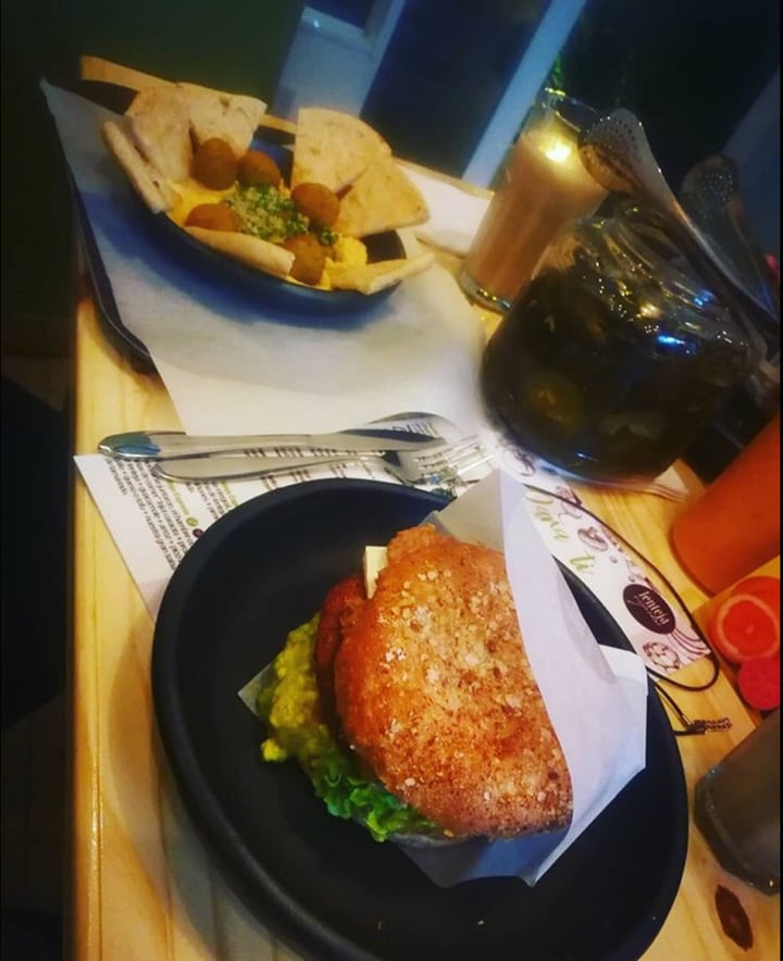 photo of Lenteja Express Hamburguesa mexicana de garbanzos shared by @veganliz on  23 Aug 2019 - review