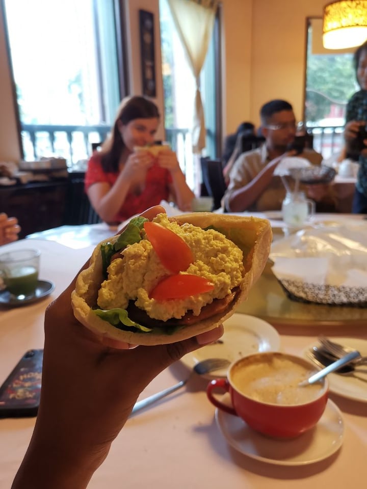 photo of Well Dressed Salad Bar Truffle Ham & Tofu Scramble Pita Pockets shared by @shalini97 on  14 Apr 2019 - review
