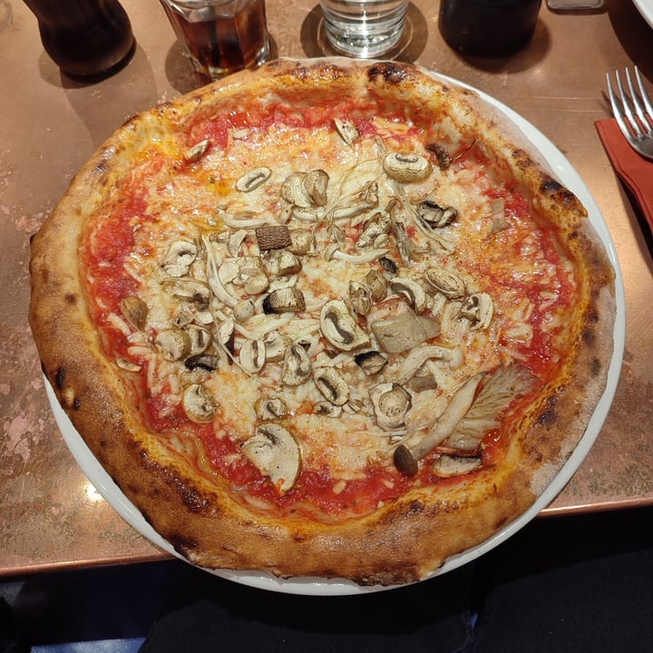 photo of Eco Restaurant Margherita With Vegan Cheese shared by @sopheen on  01 Nov 2022 - review