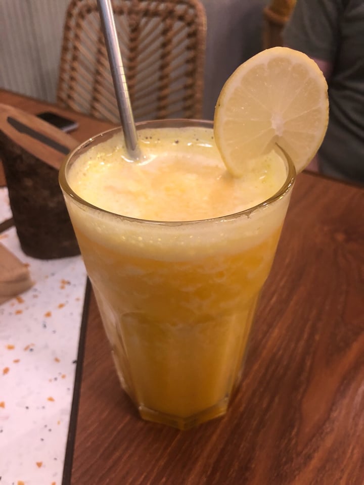 photo of Burgreens Bandung Turmeric Twisted Smoothies shared by @justavegangirl on  07 Dec 2019 - review