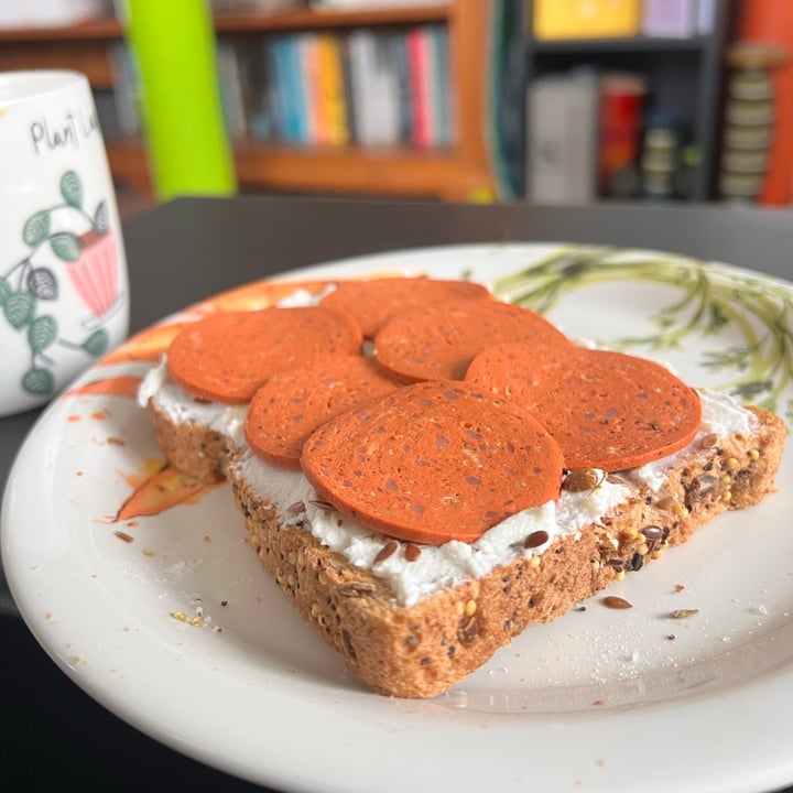 photo of Quorn Vegan pepperoni shared by @chiariconta on  24 May 2022 - review