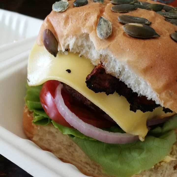 photo of Vegan Street Food ZA Beyond Burger shared by @sarahwouters1 on  10 May 2020 - review