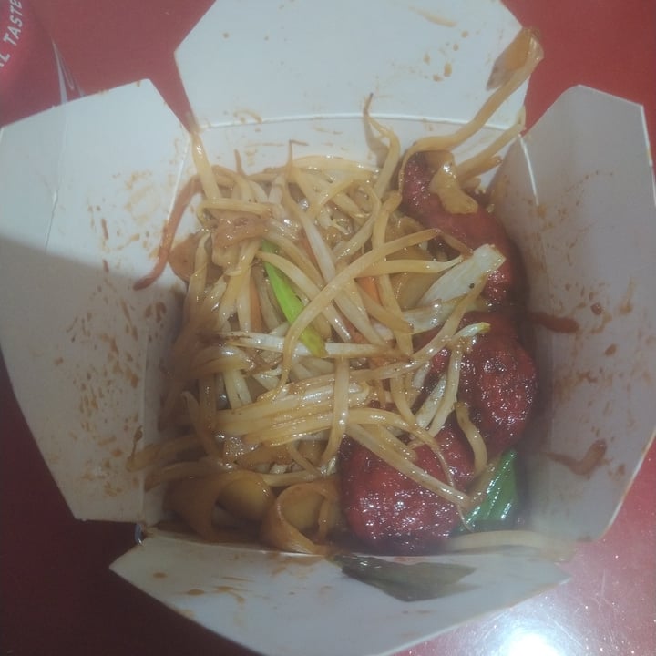 review photo of Bodhi Kosher Vegetarian Restaurant BBQ Veg Meat Chow Fun shared by @gabrielferrucho on 09 Apr 2021 - review