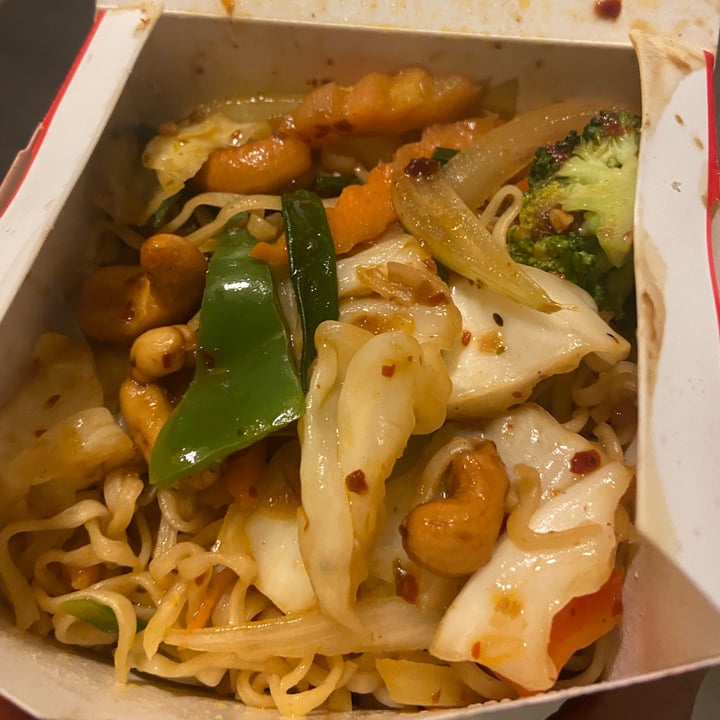 photo of Simply Asia - Benmore Gardens Roasted Chilli Paste and Cashew Nut Noodles shared by @plantbasedstorm on  05 Aug 2021 - review