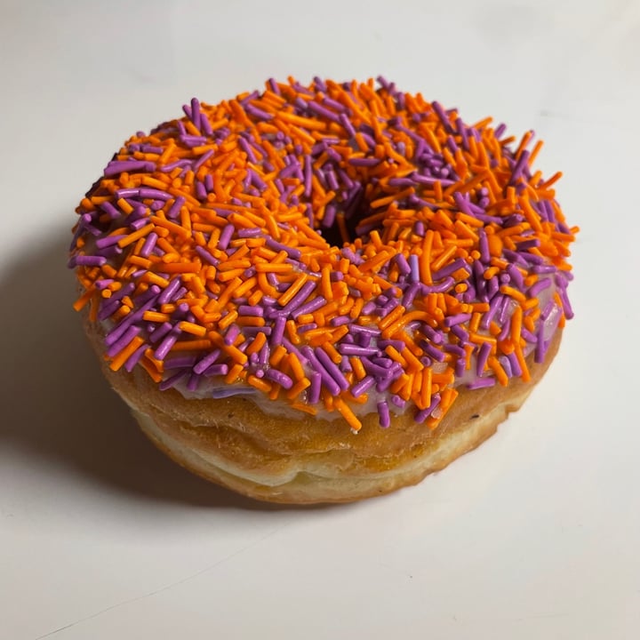 review photo of bloomer's on Queen vanilla sprinkles donut shared by @mrx on 28 Oct 2021 - review