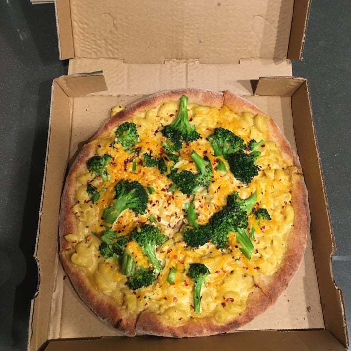 photo of Sage Plant Based Bistro and Brewery Echo Park Mac & Cheese Pizza shared by @sedahere on  05 Mar 2021 - review