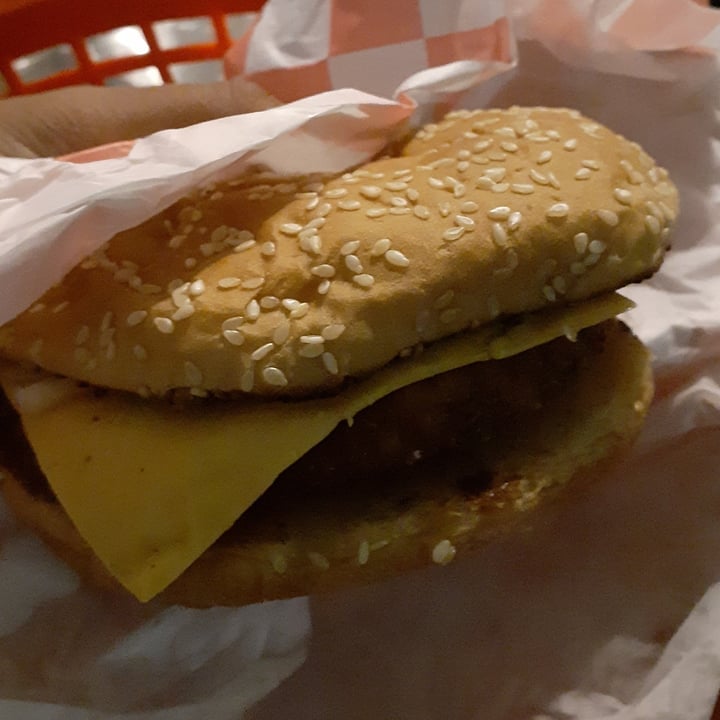 photo of COMET 984 - 50's Diner Cheese burger shared by @jossiearlette on  08 Nov 2020 - review
