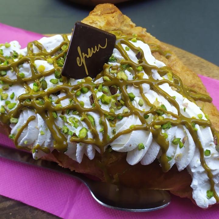 review photo of Efrem - Gourmet Boutique and Finest Bar Cornetto Bomb Pistacchio shared by @senja on 15 Apr 2022 - review