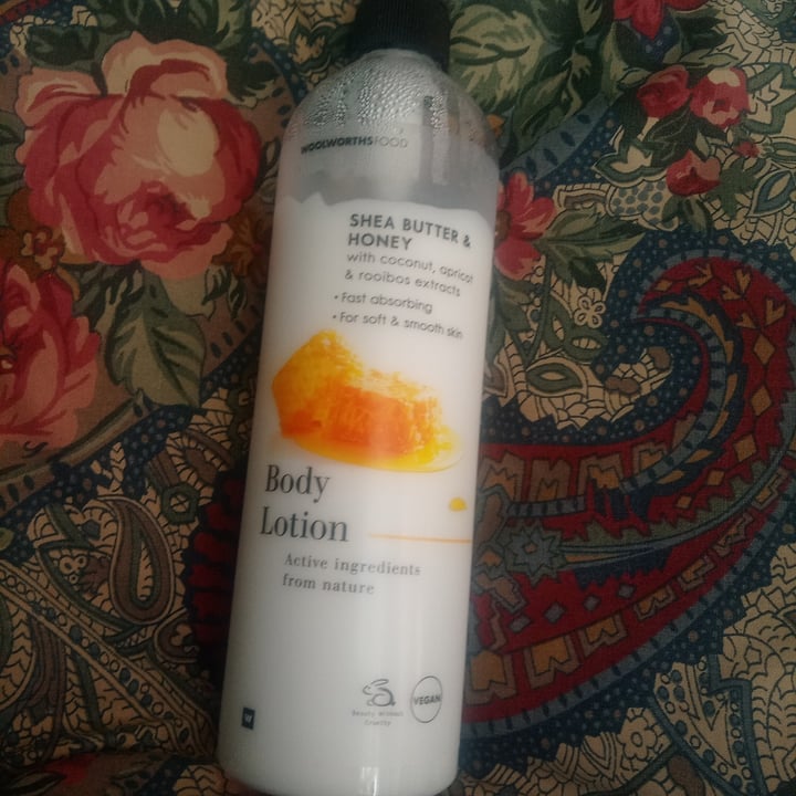 photo of Woolworths shea butter and honey Body Lotion shea butter and honey bidy lotion shared by @fluffshadow on  01 May 2022 - review