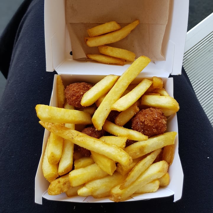 photo of Lord of the Fries - Sourthern Cross Station Nuggets Munch Box shared by @cruzilla on  23 Nov 2020 - review