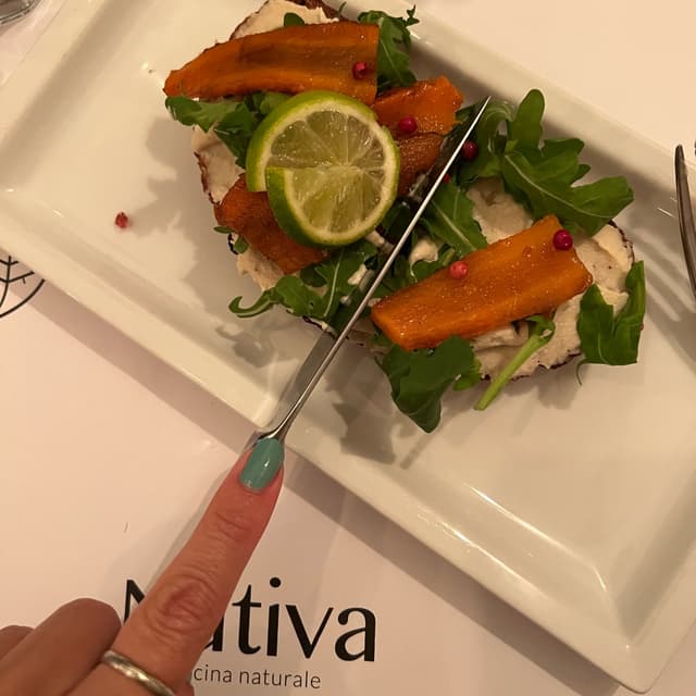 Photo of the dish “Bruschetta con formaggio cremoso vegetale, "salmone" felice, rucola, lime e pepe rosa.”