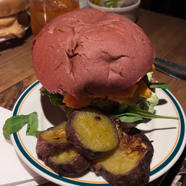 review photo of Club Lucero hamburguesa de Tofu y Hongos Shitakes shared by @laritu on 22 Aug 2022 - review
