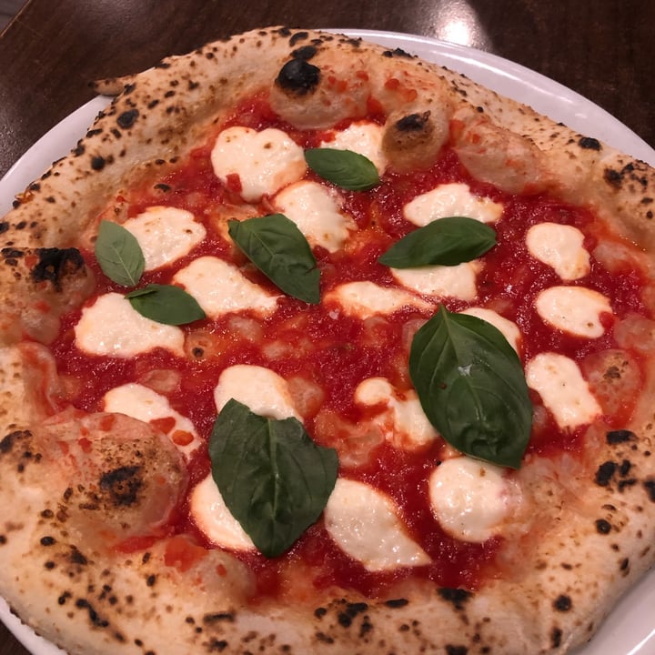 photo of La Stella Nera Pizza Margherita shared by @frauri on  25 Jun 2022 - review