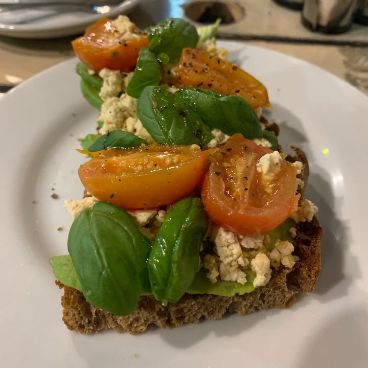 review photo of Casa Munay Tostón de palta con tofu revuelto shared by @menta on 12 Jul 2021 - review