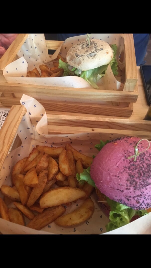 photo of Flower Burger Burger 100% Vegan shared by @occhiverdinelmirino on  19 Feb 2020 - review