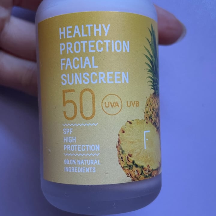 review photo of Freshly Cosmetics Crema solar facial shared by @mareeavegfit on 21 Apr 2022 - review