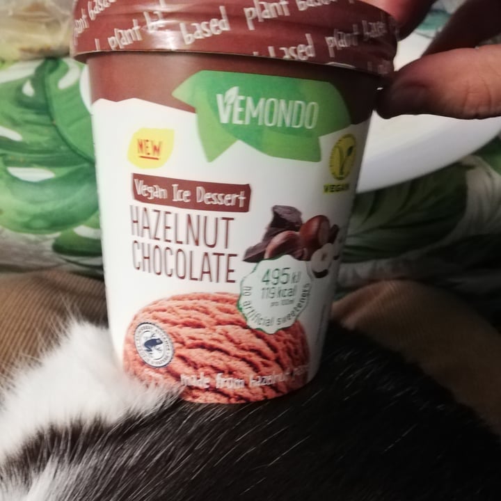 review photo of Vemondo Hazelnut Chocolate Ice Dessert shared by @pau9099 on 23 Feb 2022 - review