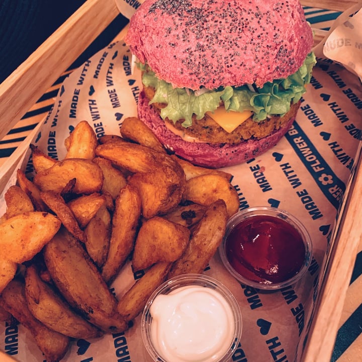 photo of Flower Burger Cherry bomb shared by @isabelbii on  27 Feb 2021 - review