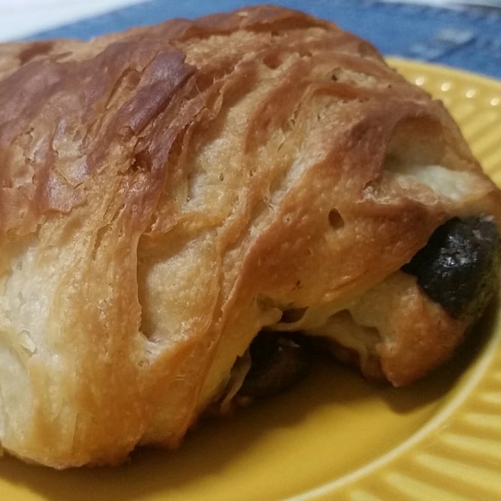 photo of Amarama Vegan Pain au chocolat shared by @michelleciascavegan on  26 Oct 2021 - review