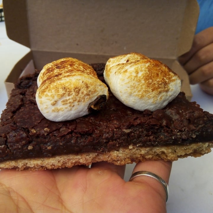 review photo of I Quit Bakery Brownie S'Mores shared by @anafalcon on 20 Dec 2021 - review