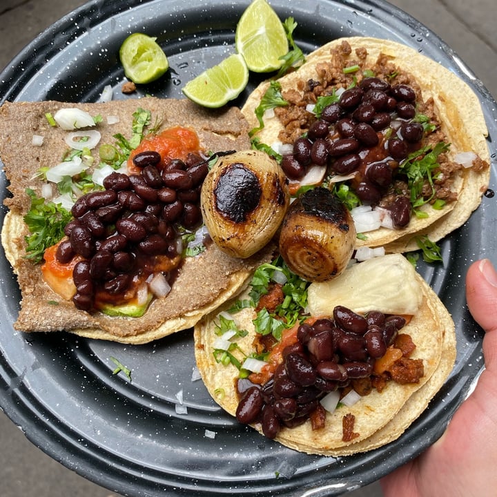 photo of Por Siempre Vegana Taquería Tacos de suadero y pastor shared by @rbmontc on  14 Jun 2022 - review