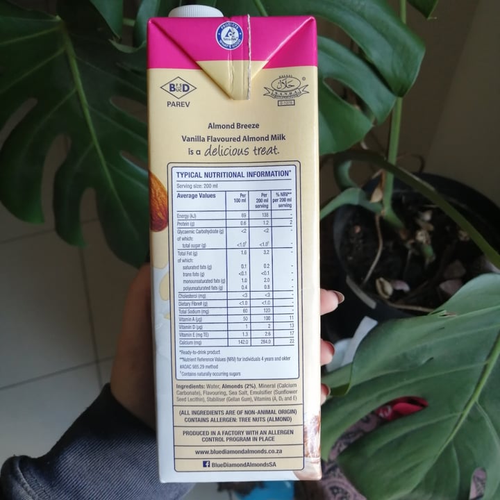 photo of Blue Diamond Vanilla Flavored Almond Milk shared by @janawinters on  04 Oct 2021 - review