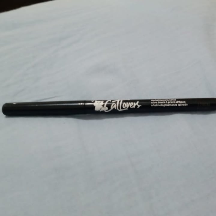 photo of Vizzela Cosméticos Lapiseira para Olhos Ultra Black à prova d' água Catlovers shared by @giovanaesc on  07 May 2022 - review