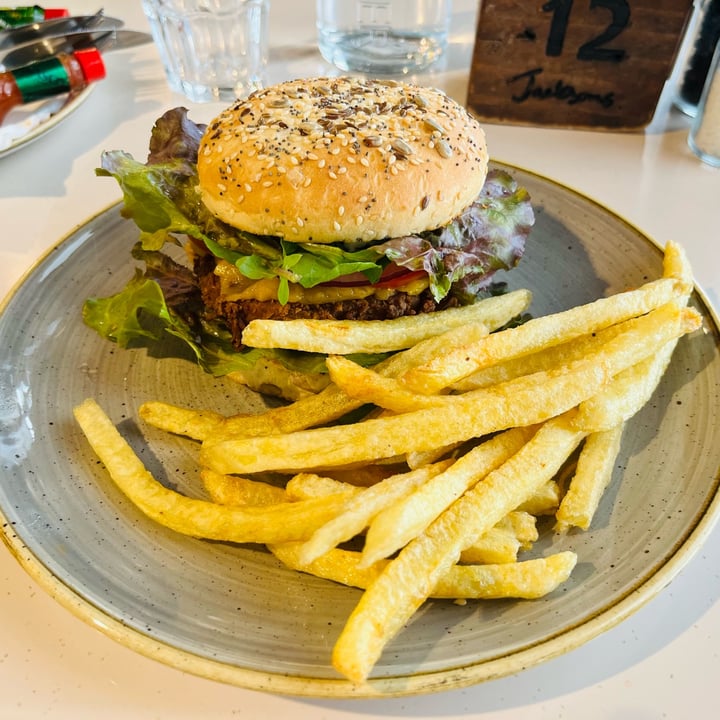photo of Jackson’s Real Food Market Bryanston Meraki Burger shared by @reshmikhan on  14 Feb 2022 - review