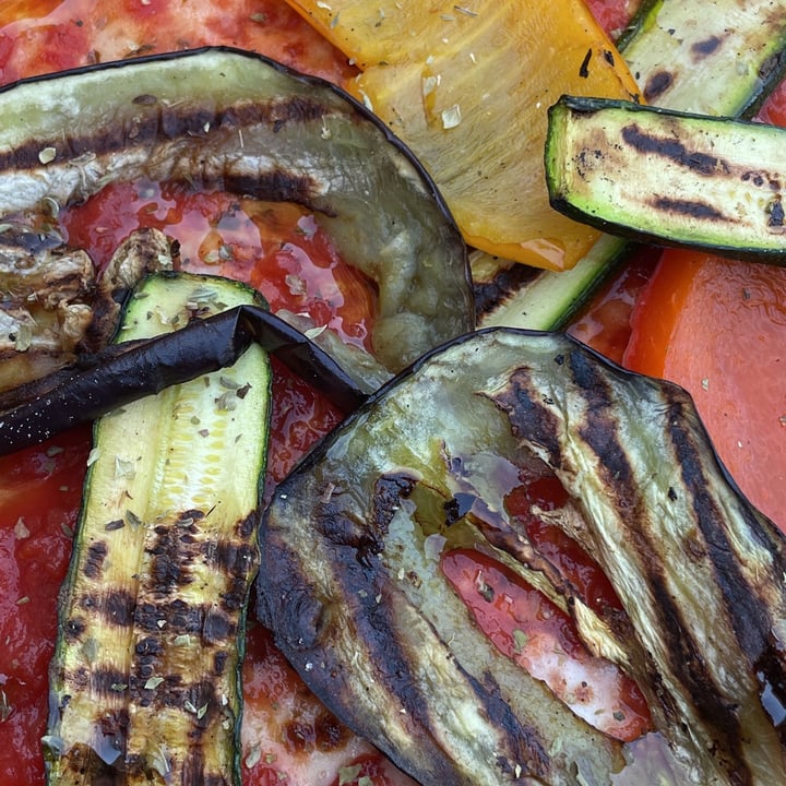 photo of Grecia & Oriente Pizza vegetariana senza mozzarella shared by @frasabb on  14 Apr 2022 - review