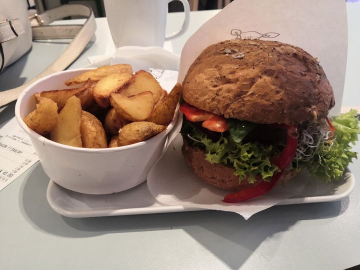 review photo of Krowarzywa Vegan Burger Beyond Vegan Burger shared by @zenethically on 20 Dec 2019 - review