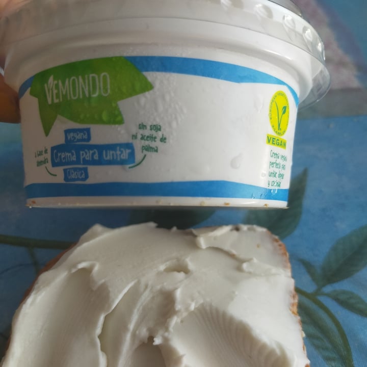 photo of Vemondo Queso crema shared by @noevegan on  19 Sep 2021 - review