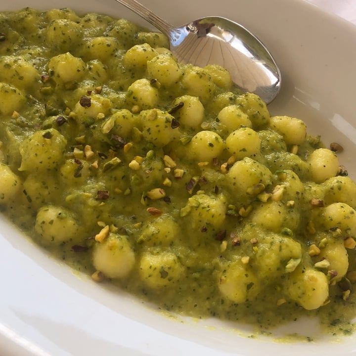 review photo of L'Alba Big Fish Gnocchetti al pesto di pistacchio shared by @moccymoccy on 03 Oct 2021 - review