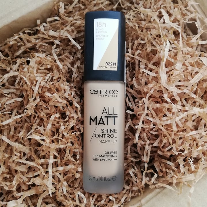 photo of Catrice Cosmetics All Matt Plus Shine Control Make Up shared by @lauraiba on  04 Dec 2021 - review