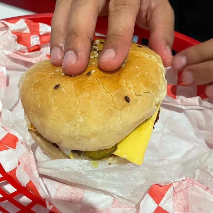 photo of COMET 984 - 50's Diner Cheese burger shared by @caroesti on  18 Mar 2021 - review