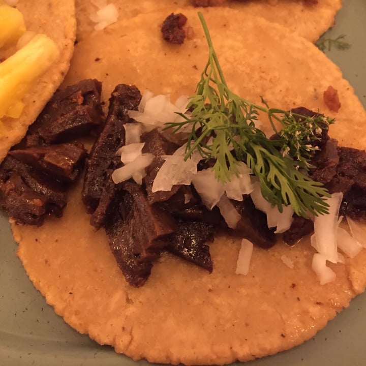 photo of Groovy's Taquería Vegana Taco de bistec de setian shared by @zullybee on  14 May 2022 - review
