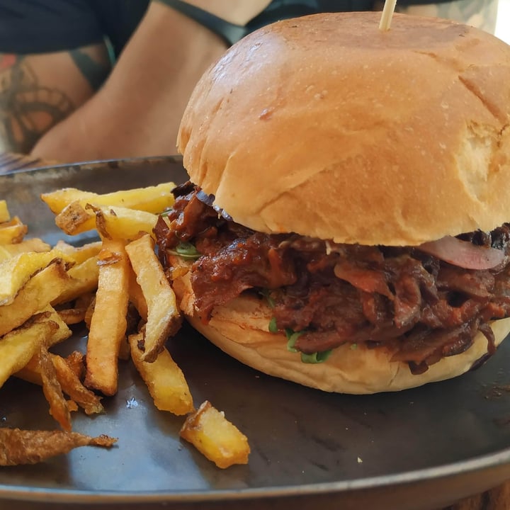 photo of Vrutal BBQ Pulled Mushroom Bap shared by @ditovegan on  29 Sep 2021 - review