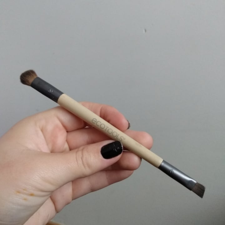 review photo of EcoTools Doble Brocha Delineador Y Sombra shared by @mariagongar on 09 Nov 2020 - review