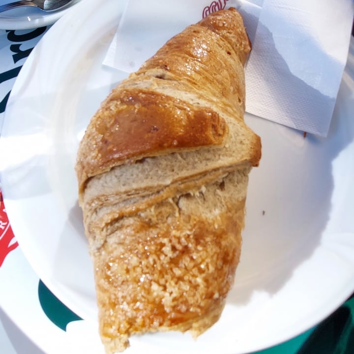 photo of HavanaCafè croissant con lamponi shared by @ilariafio on  23 Aug 2022 - review