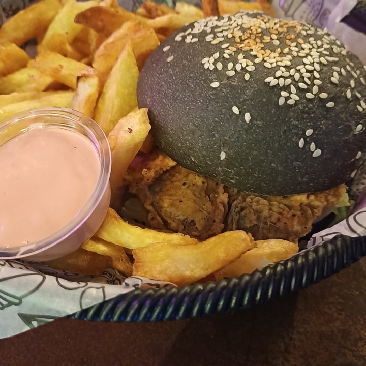 photo of Lado V Sandwich casi pollo frito con salsa tártara shared by @purpleveg on  04 Apr 2022 - review