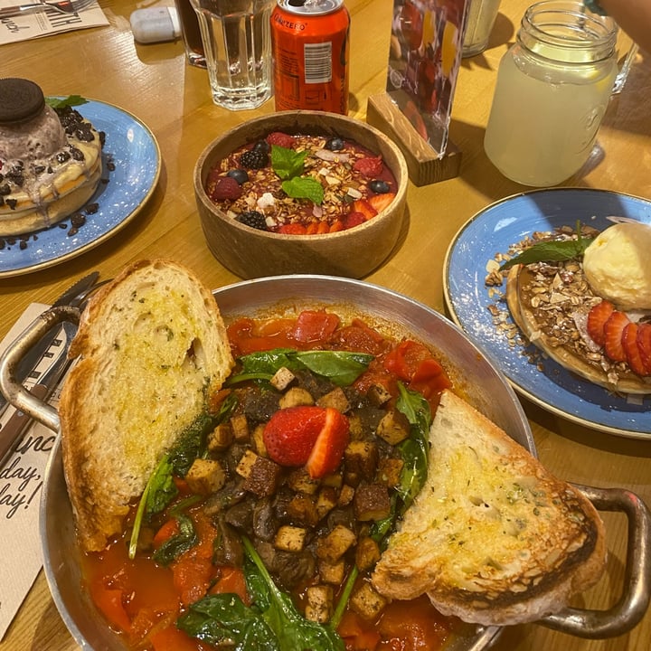 review photo of Zenith Brunch & Cocktails - Madrid Vegan Shakshuka shared by @goudieeiduog on 13 Oct 2022 - review